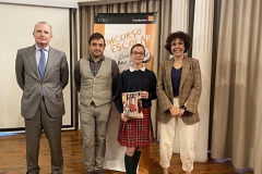 La ganadora de Aragón 2022 con su profesora y Autoridades