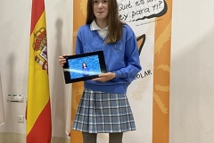 La ganadora de Cantabria 2021, mostrando su trabajo