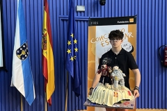 El ganador de Galicia 2022-23 mostrando su trabajo